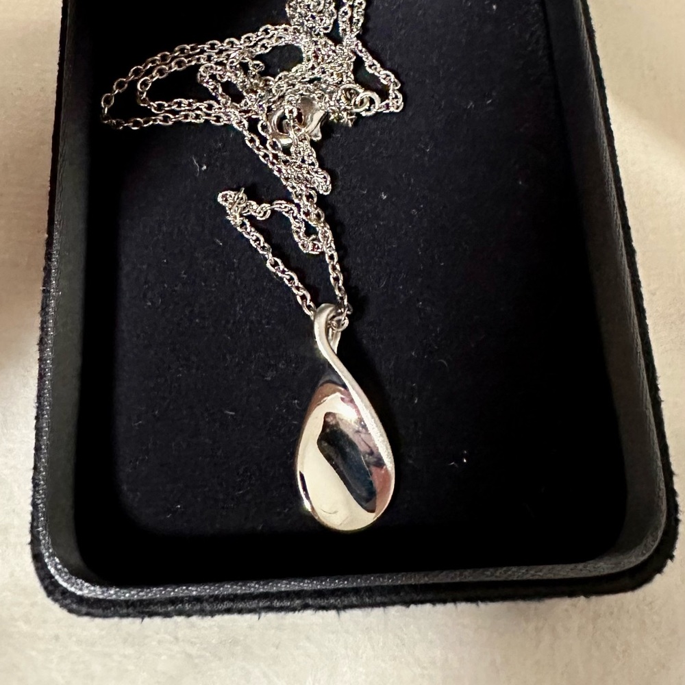 NEW blue nile sterling silver 925 teardrop necklace pendant (sold out)